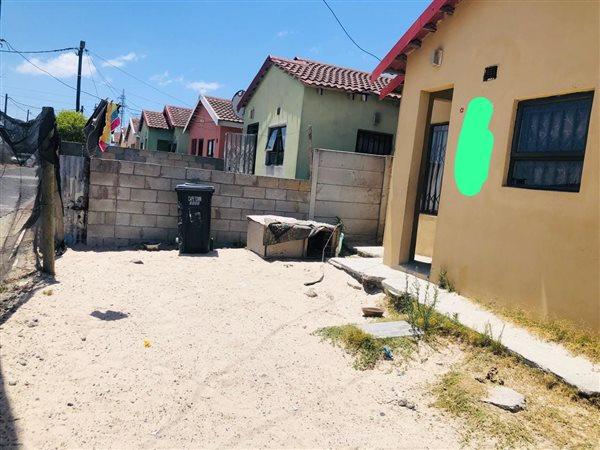 2 Bedroom Property for Sale in Umrhabulo Triangle Western Cape